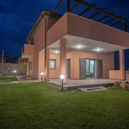 Pittulongu Sleeps 10 Pool Villa