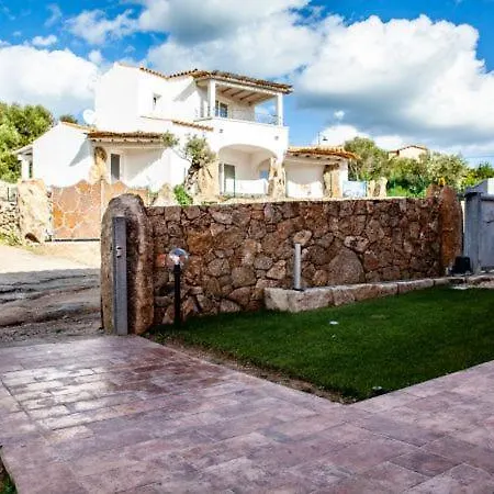 Pittulongu Sleeps 10 Pool Villa Olbia